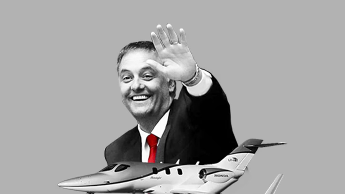 Adorni y el vuelo privado a Punta del Este