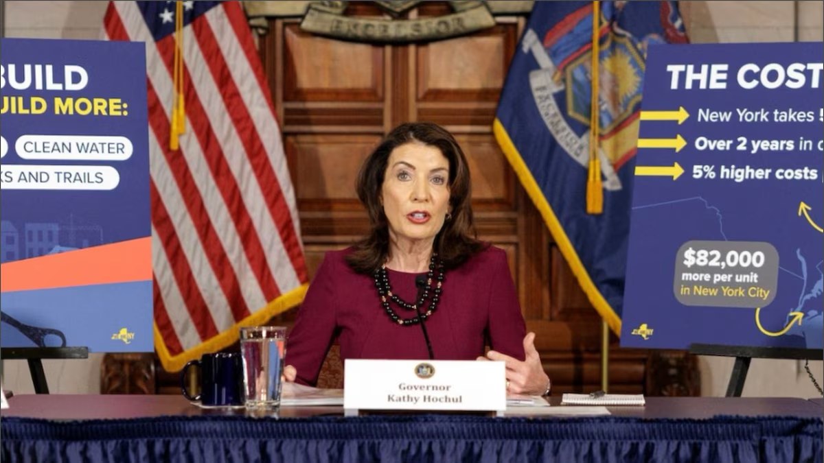 Kathy Hochul en la cuerda floja