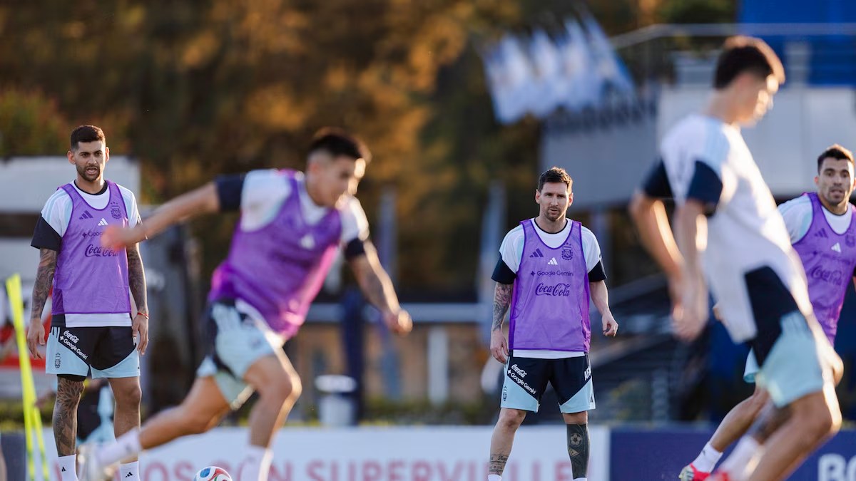 La selección se entrena con seriedad y tensión