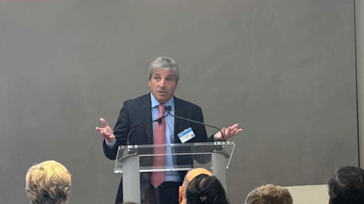 Caputo: el dólar podría estar a $1100