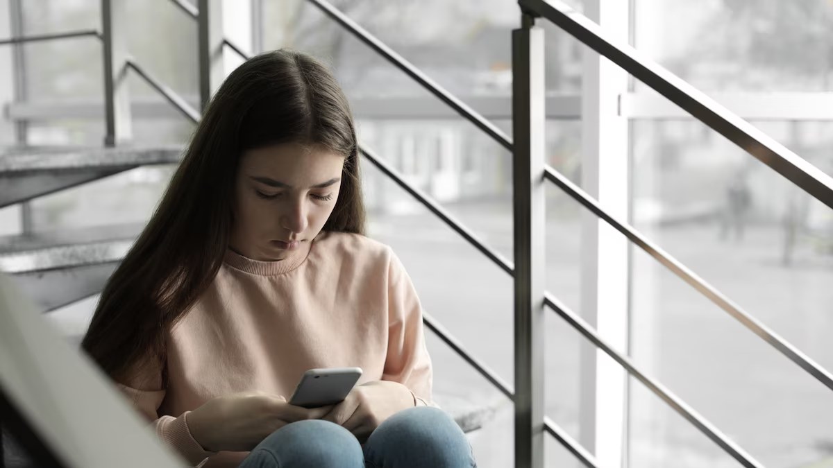 Jóvenes y la IA: un riesgo emocional inminente