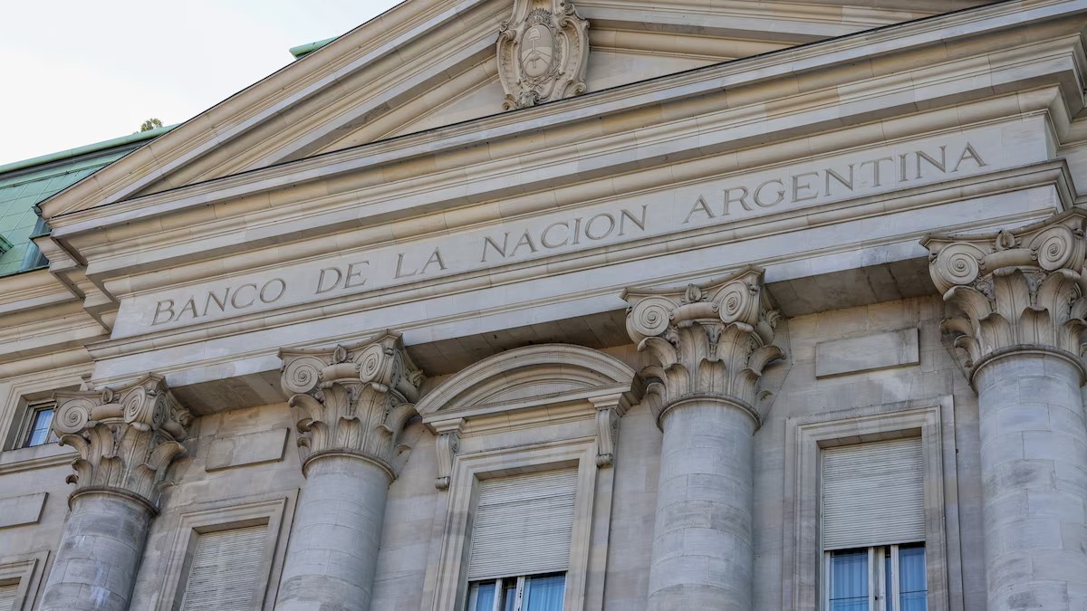 Investigan créditos millonarios a funcionarios de Milei