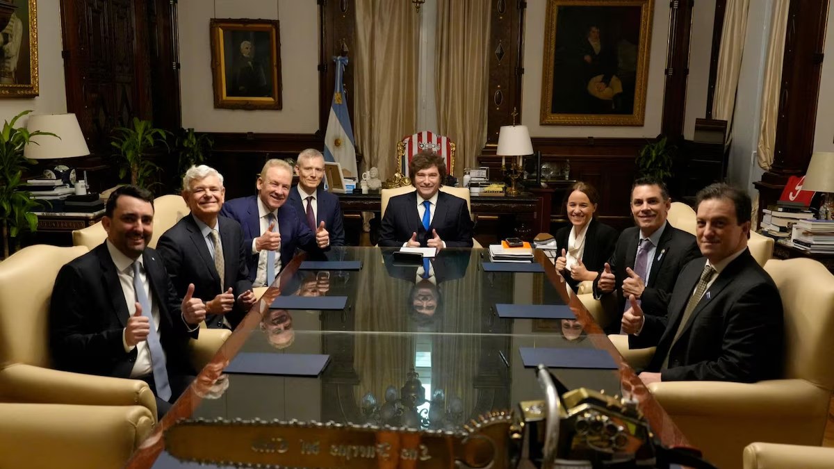 Milei festeja fallo y agradece a su equipo legal