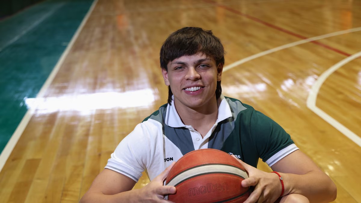 Jano Martínez: el distinto que lleva a Ferro al éxito