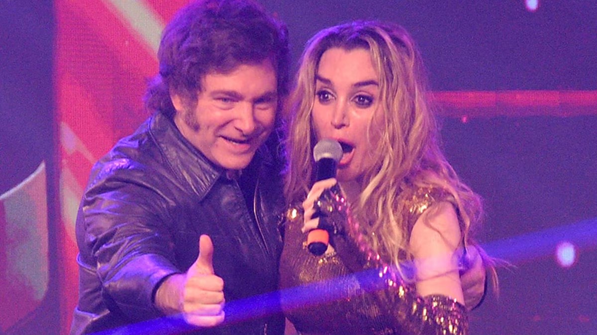 Milei canta a Fátima en evento benéfico