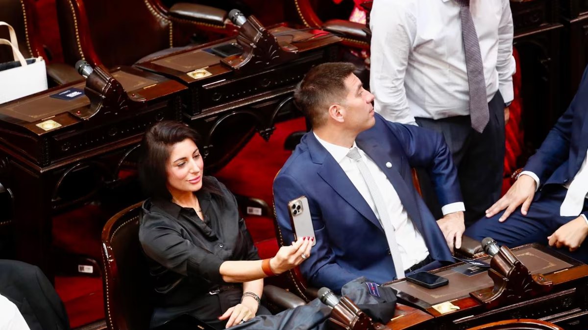 Libertarios en crisis: Santillán desata el caos interno